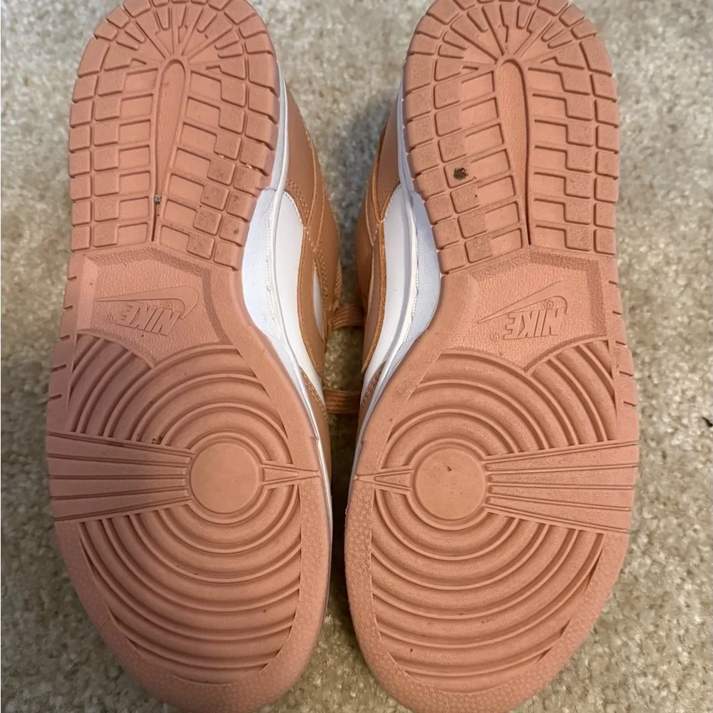 Women’s Nike Dunk Low - Picture 4 of 5
